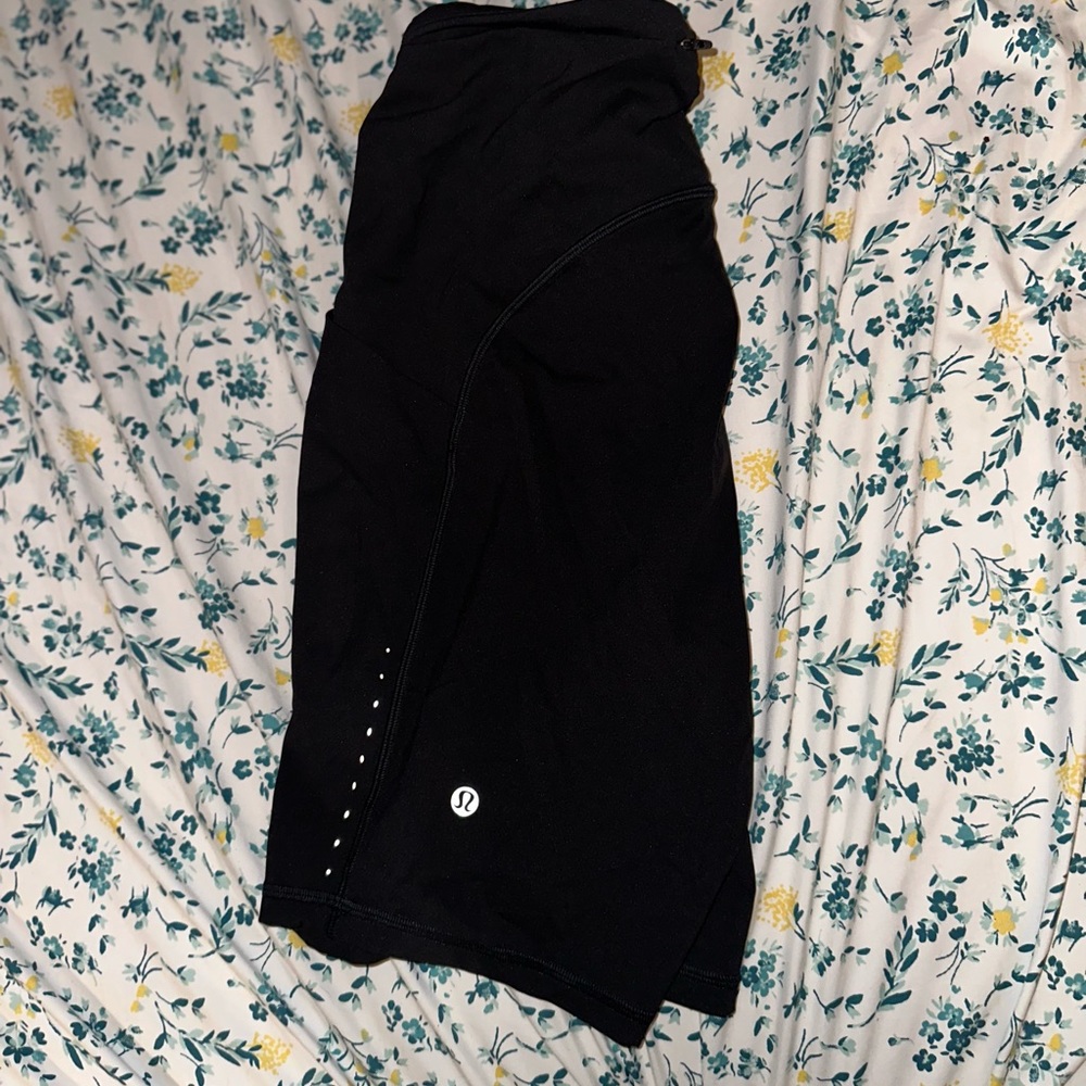 Lululemon black runner bike shorts with reflect and zip pocket